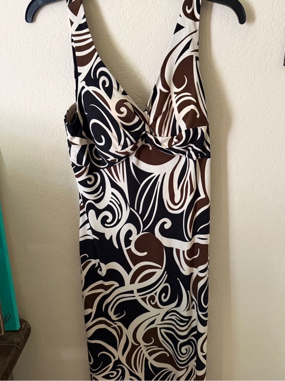 Sleeveless V-Neck Swirl Print Dress in Black, Brown & Cream
